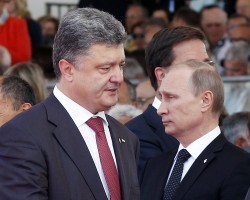 Путин обсудил с Порошенко мирное урегулирование